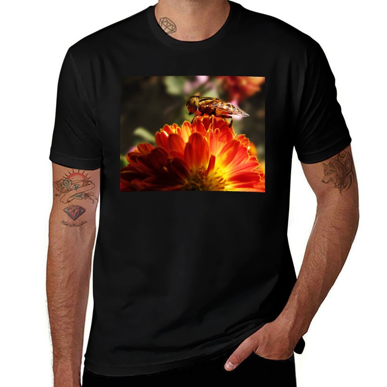Bee On Flower - 自然写真 Tシャツ ベーシッ - Photography Basics のレビューと価格