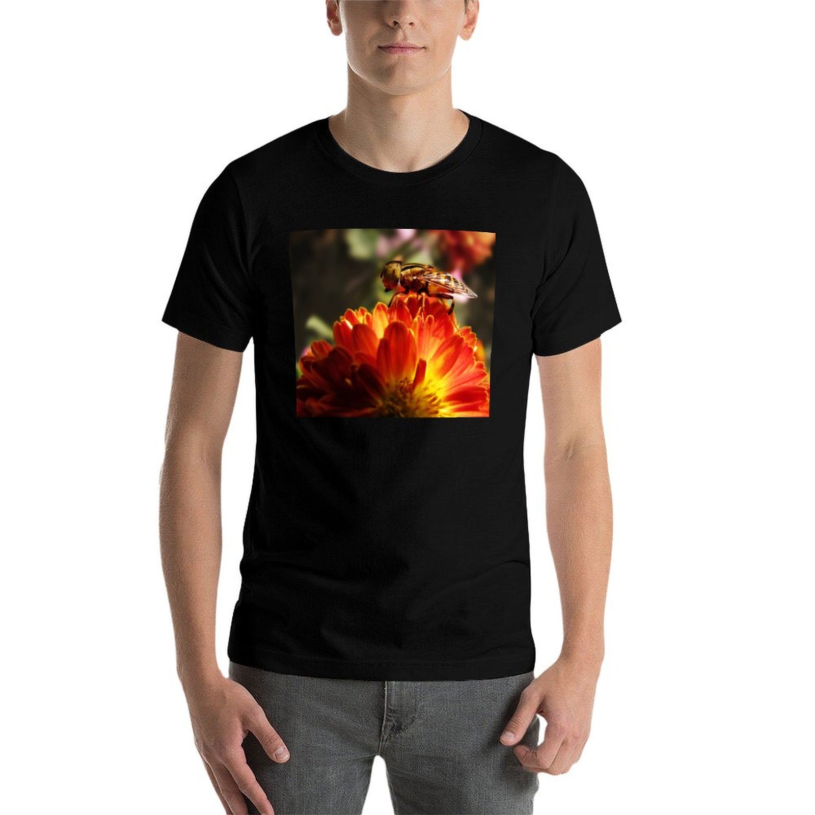 Bee On Flower - 自然写真 Tシャツ ベーシッ - Photography Basics のレビューと価格